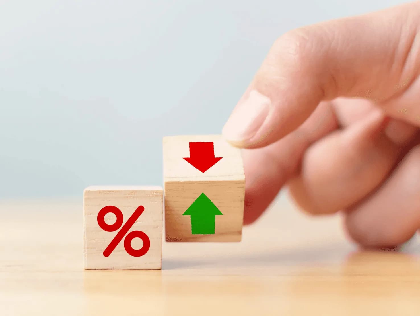 Percentage block with up and down arrows symbolising market shifts and Autron’s adaptive Amazon PPC bid strategies.