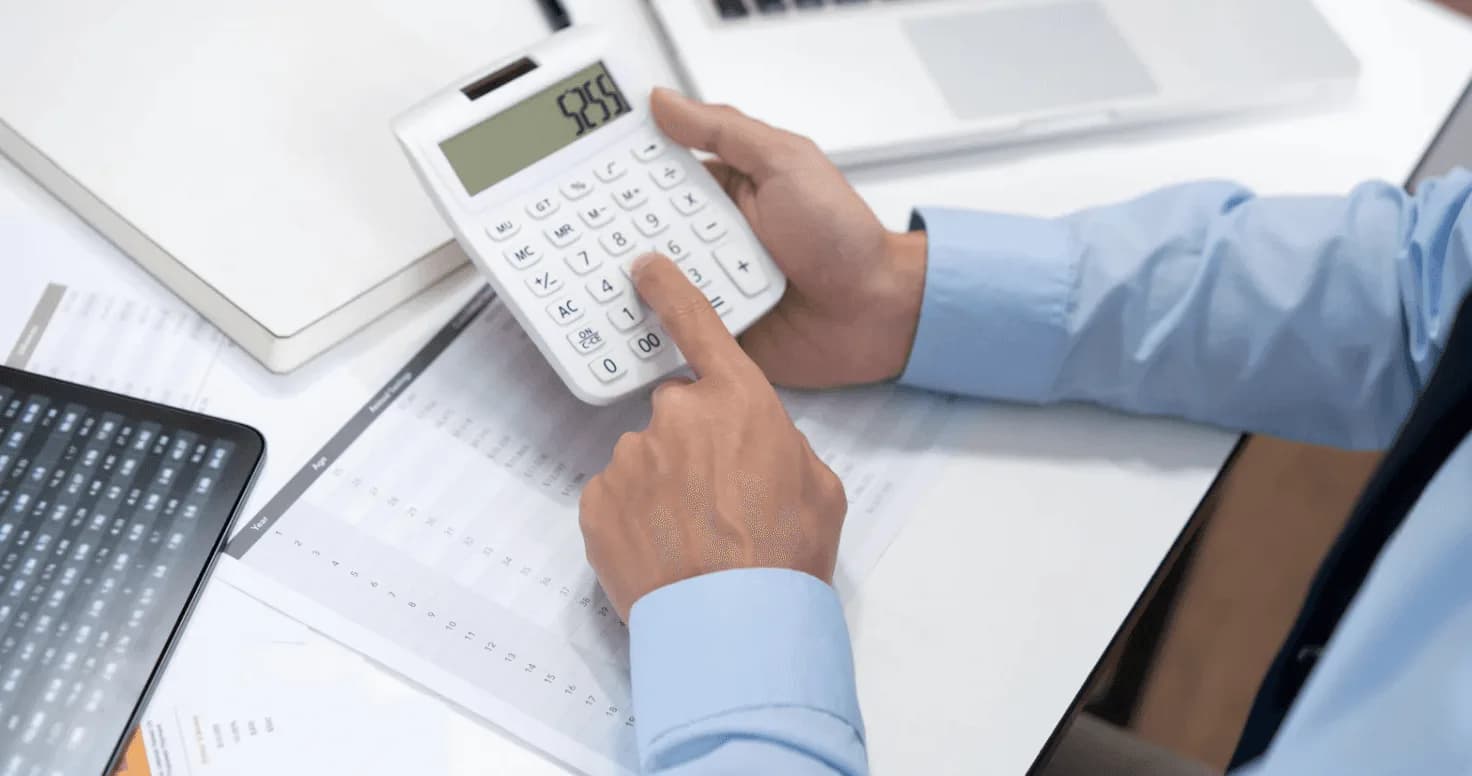 Amazon ad agency professional calculating budget allocation and multi-ASIN portfolio strategy