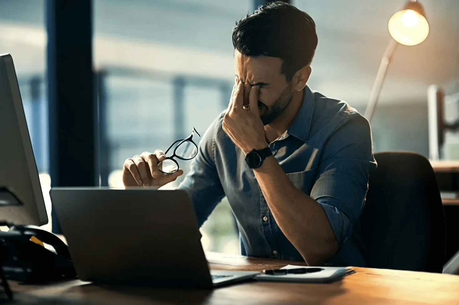 Frustrated Amazon seller dealing with delayed PPC agency responses during Q4 peak shopping season